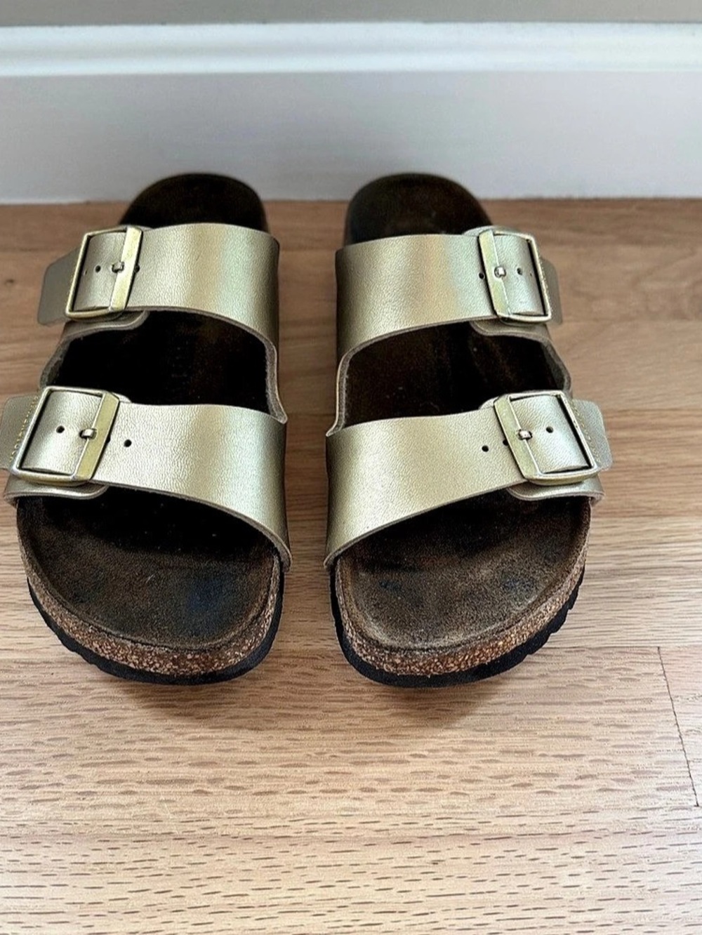 Birkenstock Arizona Metallic Gold Sandals - Size 39 (US Women’s 8–8.5)
